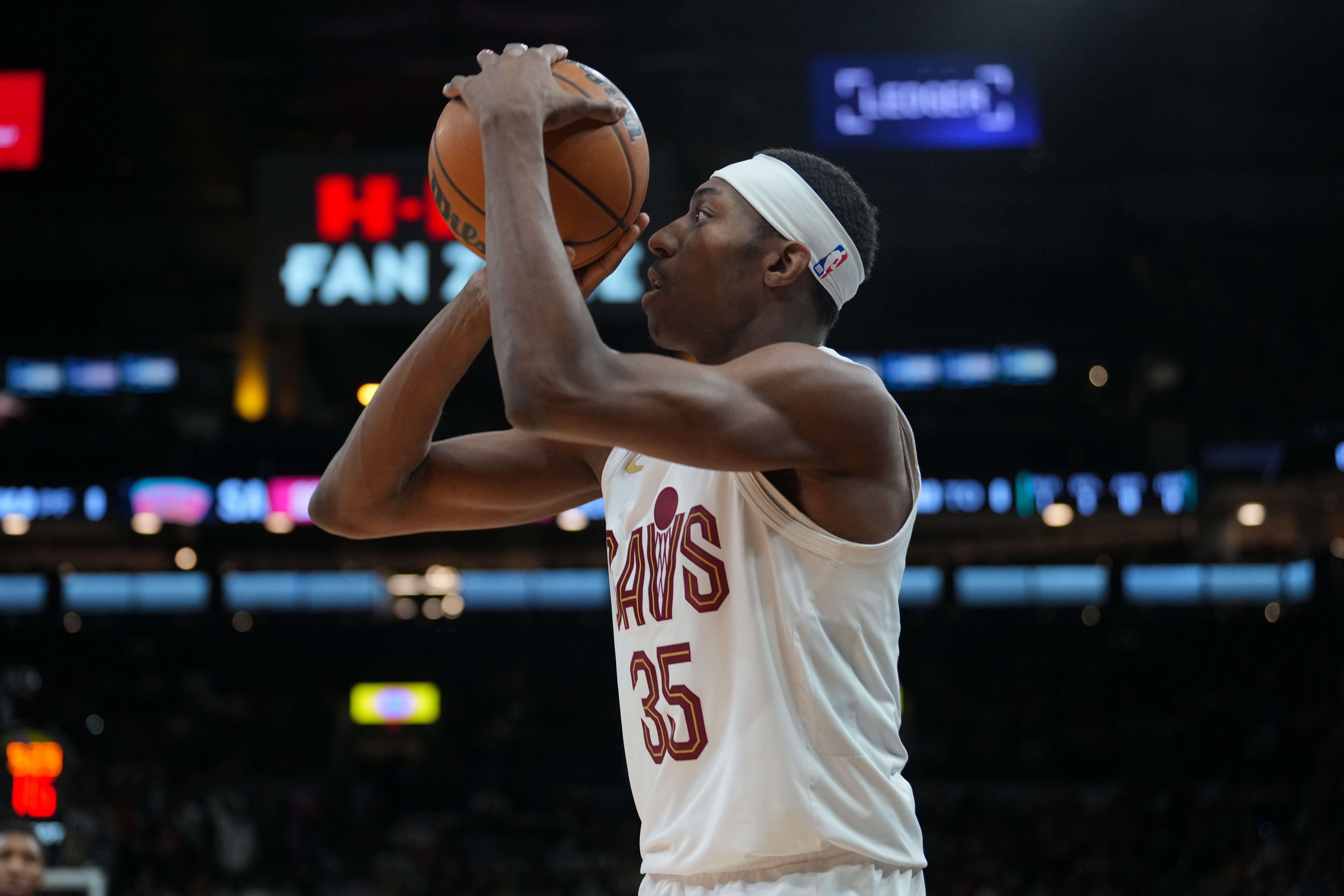 欧冠射手榜-今天我主攻！汤姆林砍生涯新高26分加8板5助 带领骑士8人上双收官